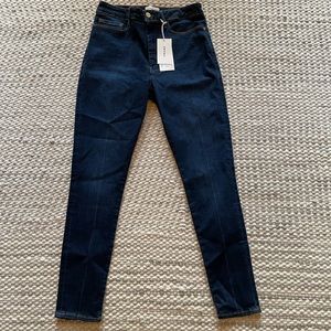 FRAME LE ONE SKINNY JEANS